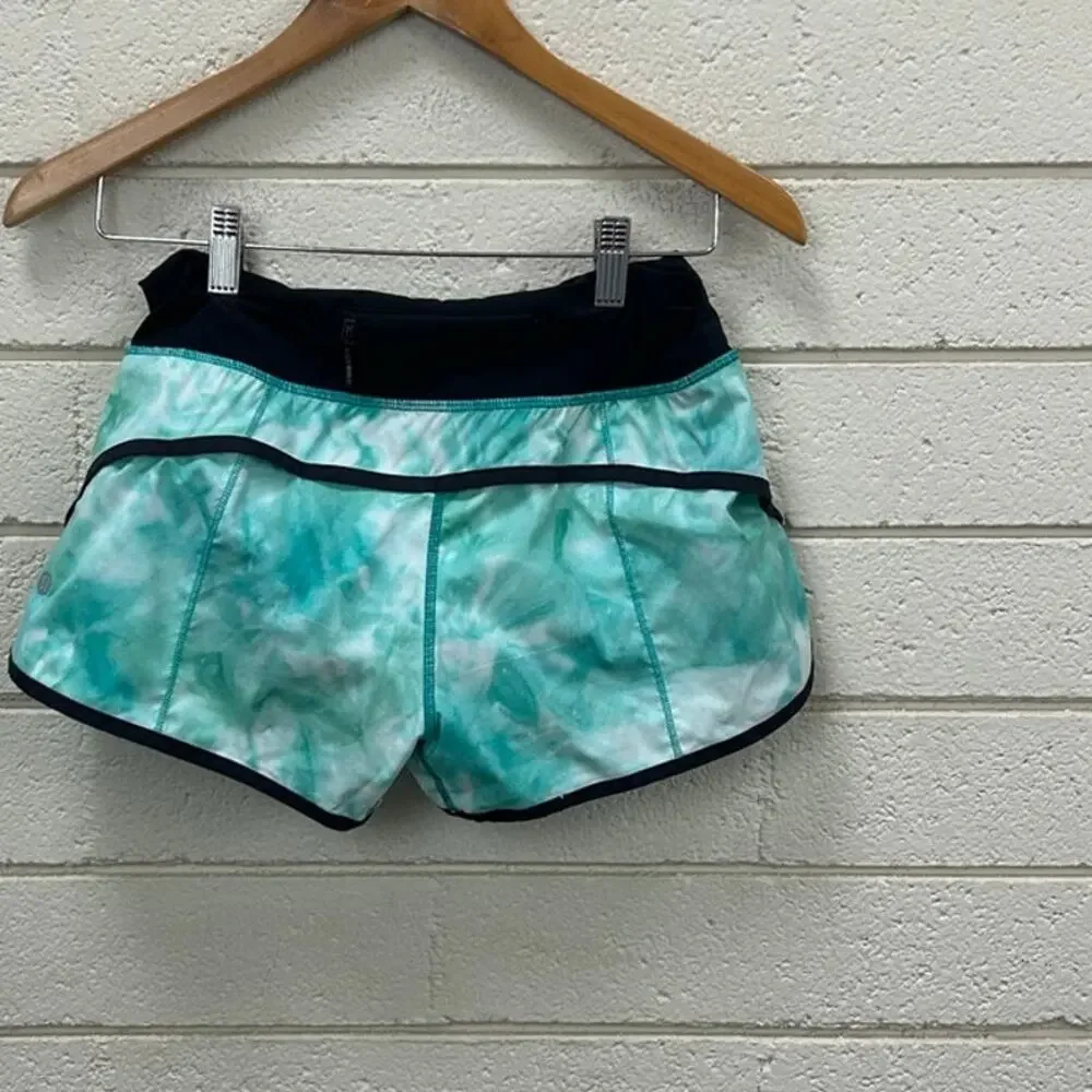 Lululemon Tracker Short II Dye White Blue Tropics / Black size 6